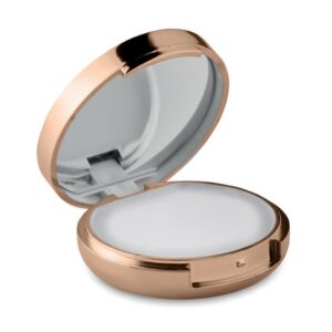 Gadget with logo Mirror lip balm Gadget with logo metallic finished natural lip balm. With mirror in lid. SPF10. Depending on the surface we can use embroidery, engraving, 360° imprint or screen print.
