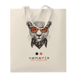 Gadget with logo Totebag MARKETA + Cotton shopping bag with short handles. 140gr/m². Produced under a certified standard for the use of harmful substances in textile. Available color: Beige Dimensions: 38X42 CM Width: 42 cm Length: 38 cm Volume: 0.273 cdm3 Gross Weight: 0.06 kg Net Weight: 0.056 kg Magnus Business Gifts is your partner for merchandising, gadgets or unique business gifts since 1967. Certified with Ecovadis gold!