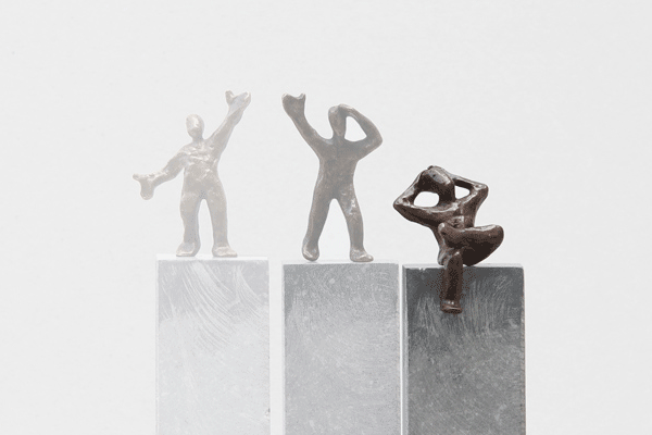 Kunstenaar Francis Méan ontwerpt exclusieve bronzen beeldjes voor onze klanten