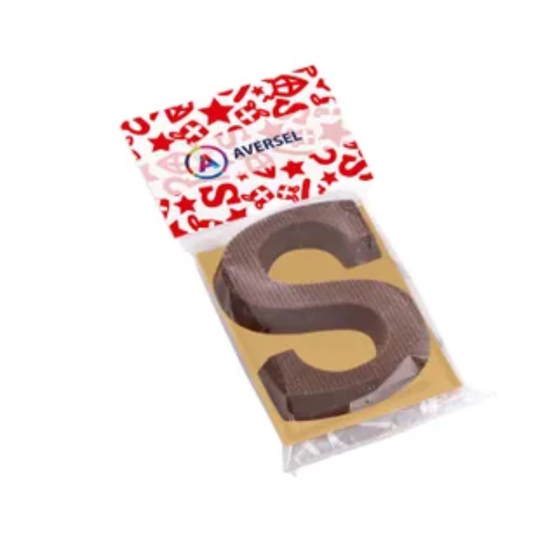 Chocolate with logo Letter Who is sweet gets treat! This milk chocolate letter "S" is provided with a full colour header card 1 Chocolate letter approx. 40 gram- delivery time 2 weeks -60 pieces in a box Dimensions Article length 7.50 centimeter Article width 17.50 centimeter Article height 1.50 centimeter Magnus Business Gifts is your partner for merchandising, gadgets or unique business gifts since 1967. Certified with Ecovadis gold!