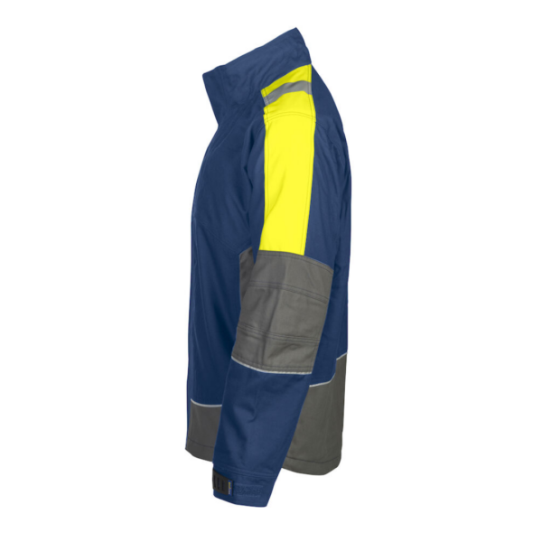 Projob Lined Jacket with logo Padded lining. Full zip to the top of the collar. Storm flap with press studs. Fleece lining in collar Pre-shaped arms and velcro adjustable cuffs. Two chest pockets: one vertical with zip and one with flap with different compartments. Badge holder in right chest pocket. Two side pockets with zip. Two inside pockets, one with zipper. D-ring. Available color: Navy Material: 100% cotton, 375 g/m² Magnus Business Gifts is your partner for merchandising, gadgets or unique business gifts since 1967. Certified with Ecovadis gold!