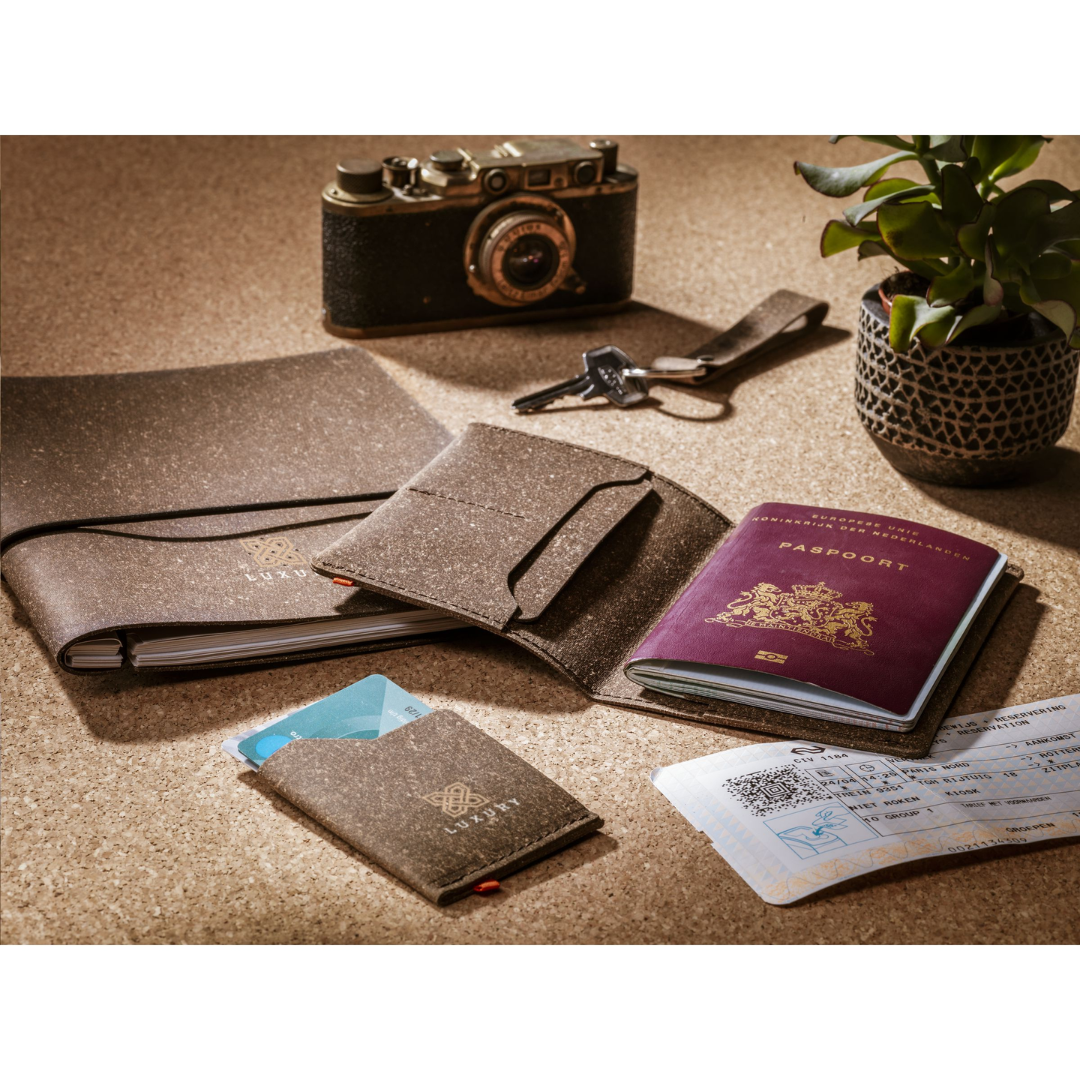 Recycled Leather Cardholder – Image 4